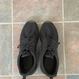 Nike Roshe Runs Black Size 9.5